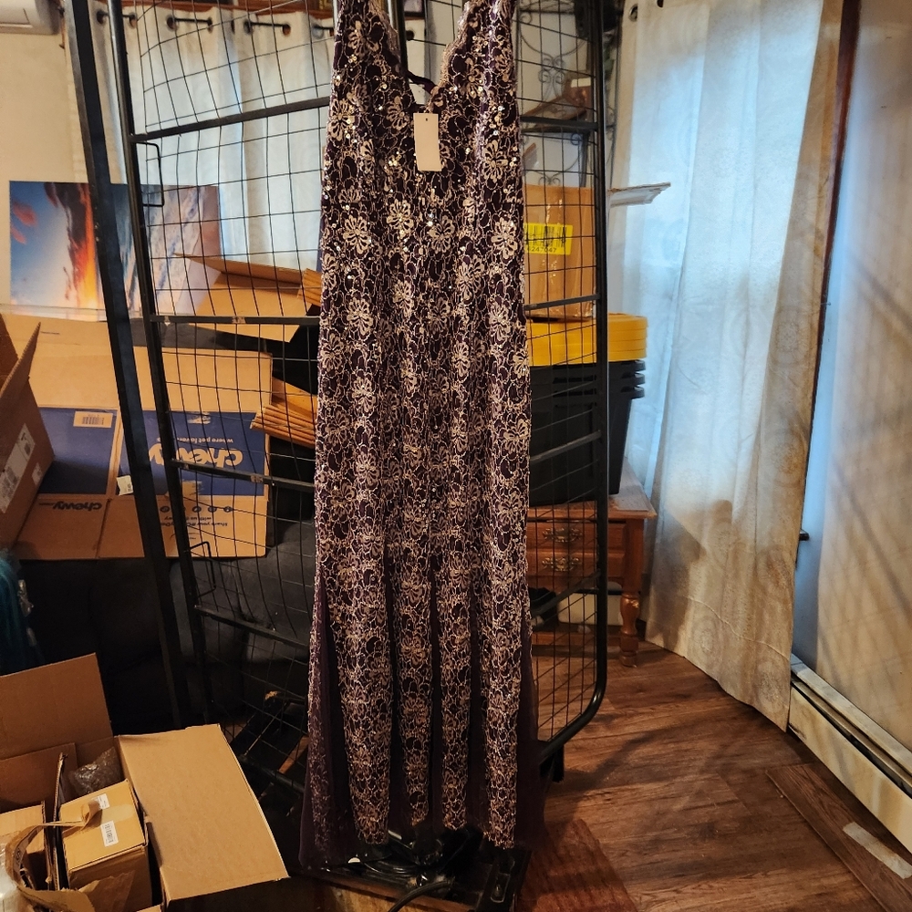 Brand New With Tags Womans Purple and White Flower Pattern Maxi Dress